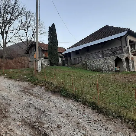 Vikendica Hasan U Srcu Doline Bosanskih Piramida *
