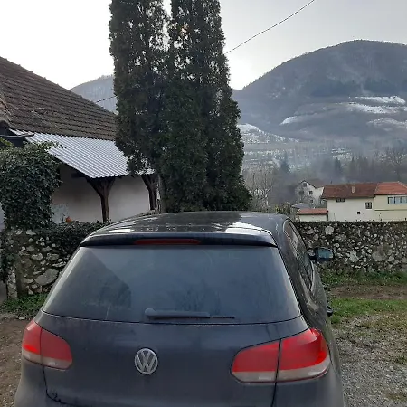 Vikendica Hasan U Srcu Doline Bosanskih Piramida Visoko