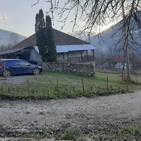 Vikendica Hasan U Srcu Doline Bosanskih Piramida Vakantiehuis