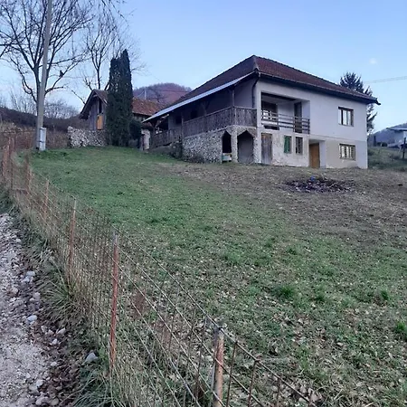 Vikendica Hasan U Srcu Doline Bosanskih Piramida Vakantiehuis Visoko